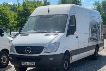 Samochód z uszkodzonym silnikiem. Gorzów Wlkp.